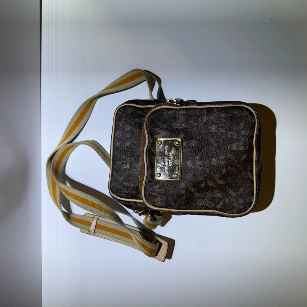Stylish Brown Crossbody Bag - Picture 1 of 2
